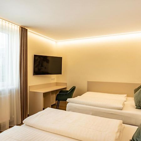 Hotel Lokomotive Linz Esterno foto